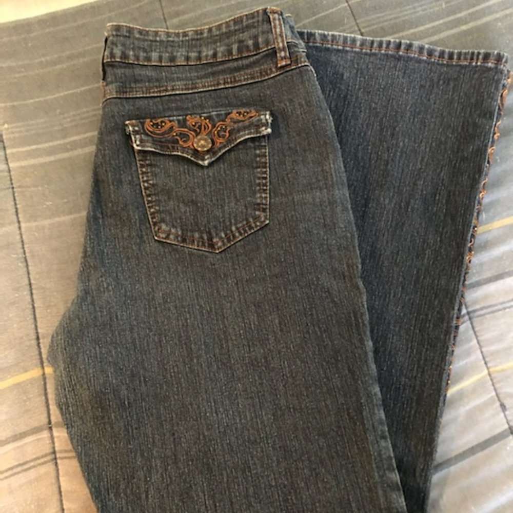 Roz & Ali boot cut jeans - (size 10)